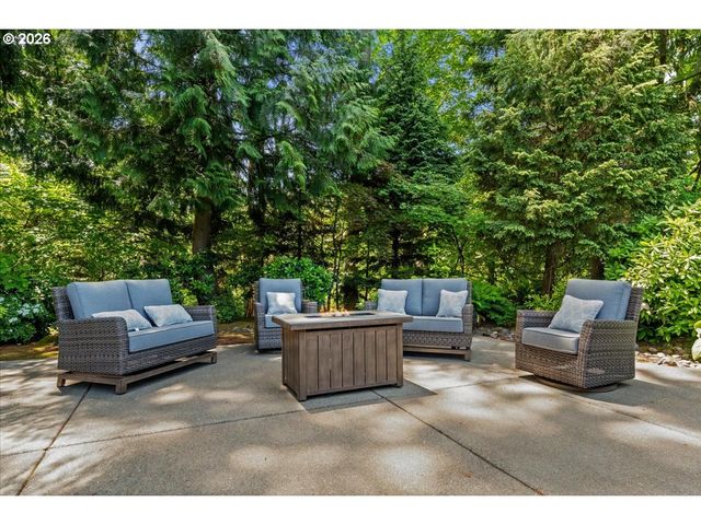 260 Se AVONDALE Way, Gresham, OR 97080