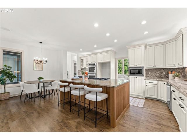 260 Se AVONDALE Way, Gresham, OR 97080