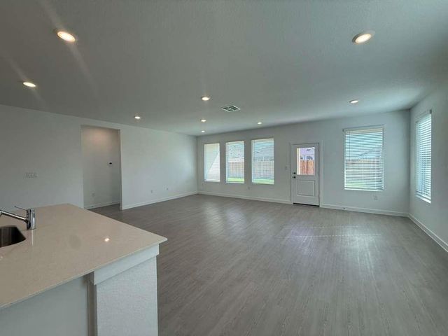 124 Brabham LOOP, Hutto, TX 78634