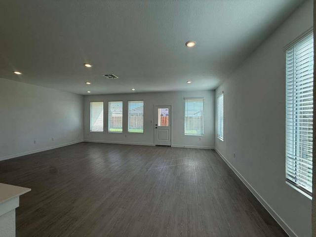 124 Brabham LOOP, Hutto, TX 78634
