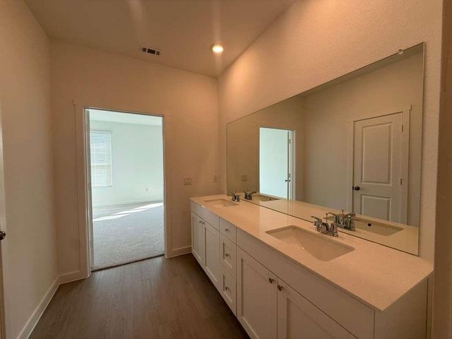 124 Brabham LOOP, Hutto, TX 78634