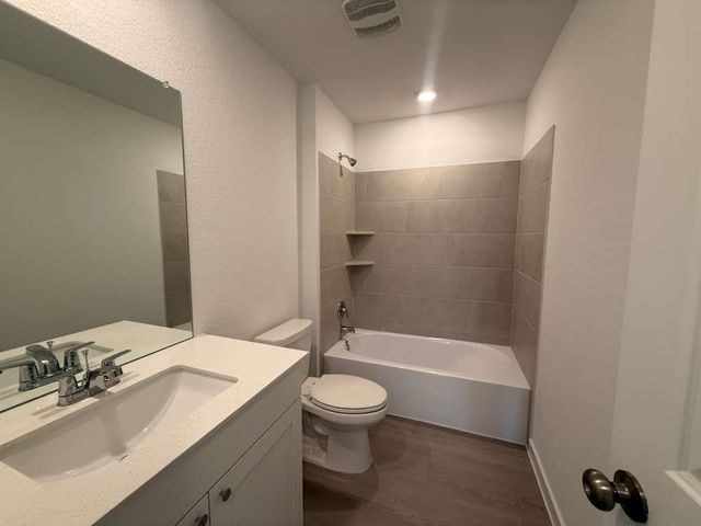 124 Brabham LOOP, Hutto, TX 78634