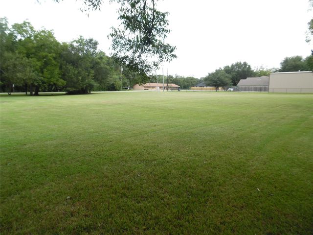 14084 Highway 6, Santa Fe, TX 77517