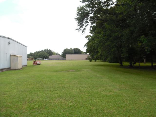 14084 Highway 6, Santa Fe, TX 77517