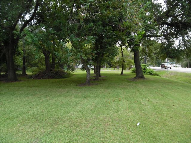 14084 Highway 6, Santa Fe, TX 77517