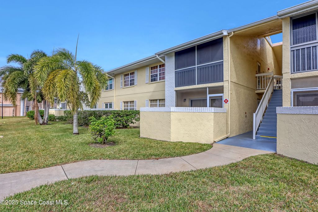 901 Sonesta Avenue NE, 103, Palm Bay, FL 32905