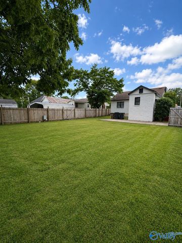 324 Memorial Drive NW, Decatur, AL 35601