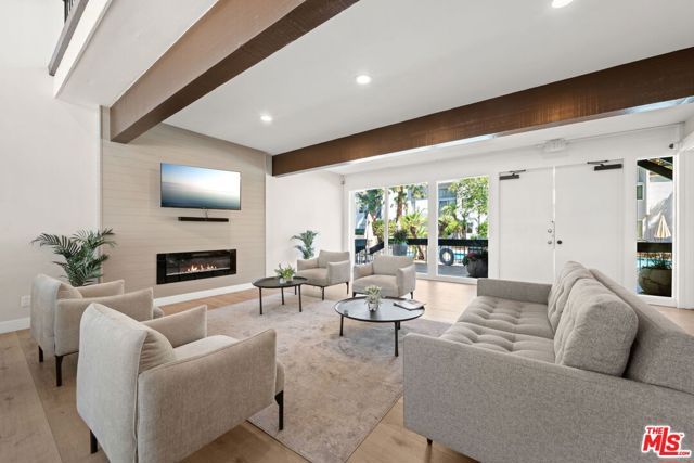 18645 Hatteras Street 285, Tarzana (los Angeles), CA 91356