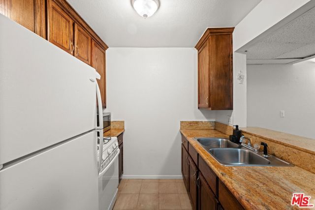 18645 Hatteras Street 285, Tarzana (los Angeles), CA 91356