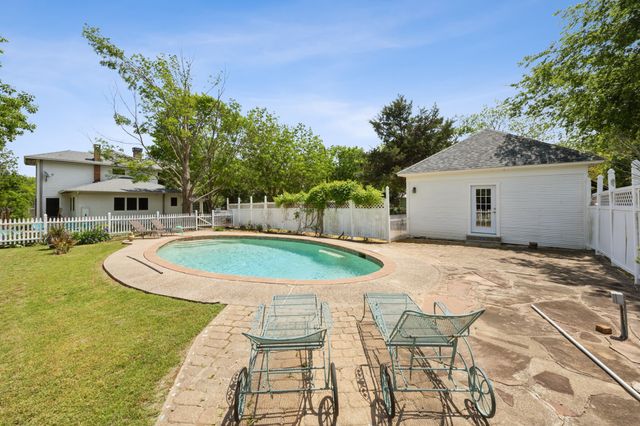 201 N Lenard Street, Red Oak, TX 75154