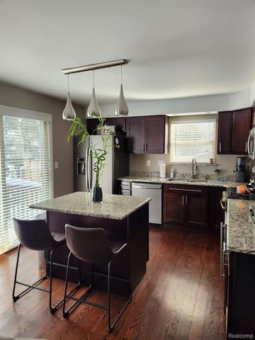 24105 Lathrup Boulevard, Southfield, MI 48075