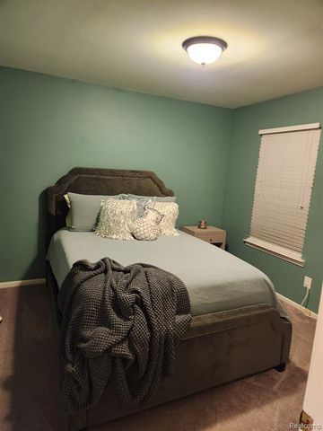 24105 Lathrup Boulevard, Southfield, MI 48075