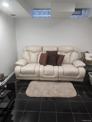 24105 Lathrup Boulevard, Southfield, MI 48075