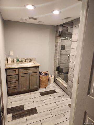 24105 Lathrup Boulevard, Southfield, MI 48075