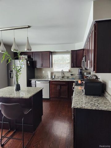 24105 Lathrup Boulevard, Southfield, MI 48075