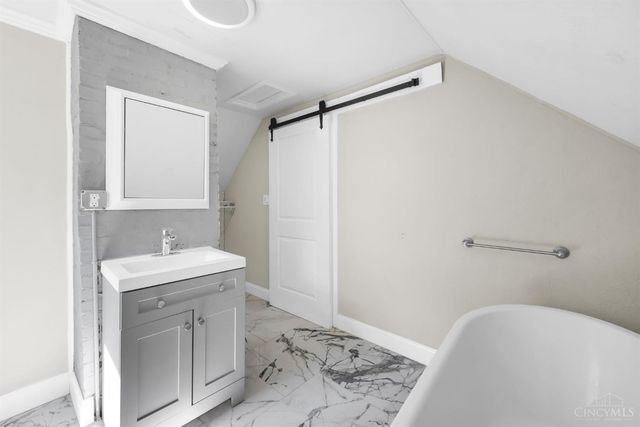 6923 Buckingham Place, Columbia Twp, OH 45227