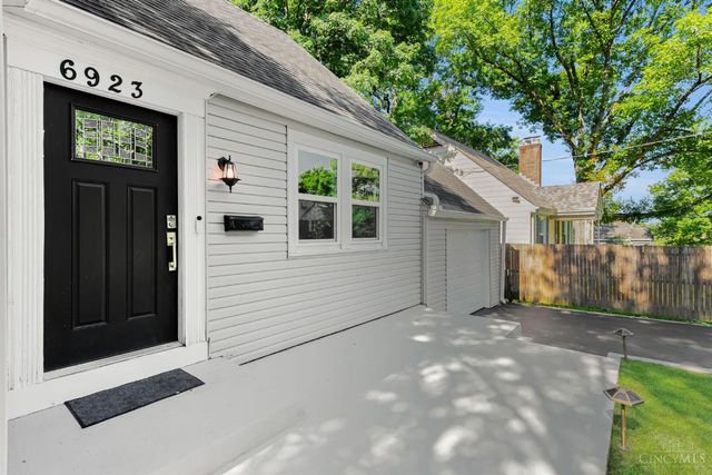 6923 Buckingham Place, Columbia Twp, OH 45227