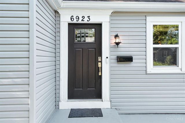 6923 Buckingham Place, Columbia Twp, OH 45227