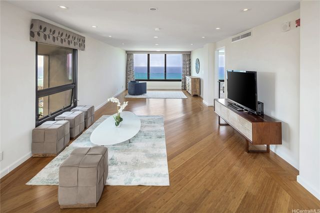 1600 Ala Moana Boulevard 3700, Honolulu, HI 96815