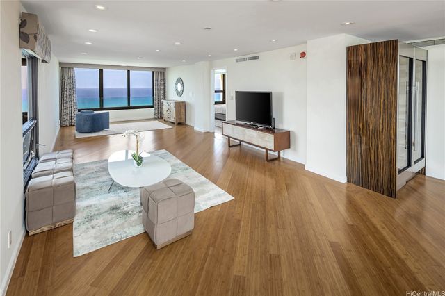 1600 Ala Moana Boulevard 3700, Honolulu, HI 96815