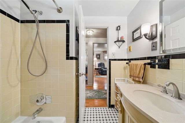 803 Killarney Drive, Castle Shannon, PA 15234