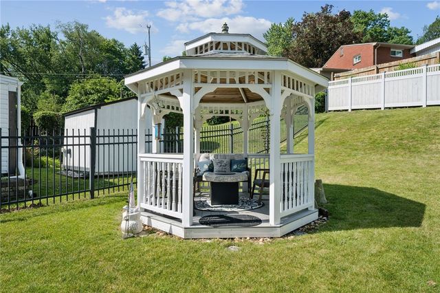 803 Killarney Drive, Castle Shannon, PA 15234
