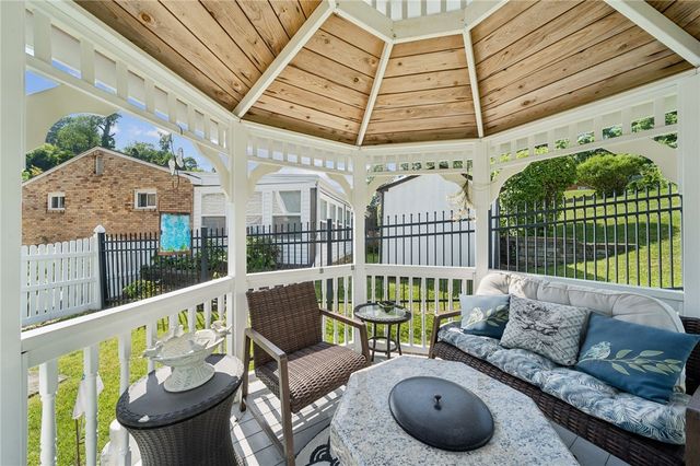 803 Killarney Drive, Castle Shannon, PA 15234