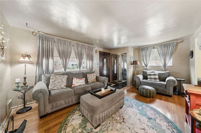 803 Killarney Drive, Castle Shannon, PA 15234