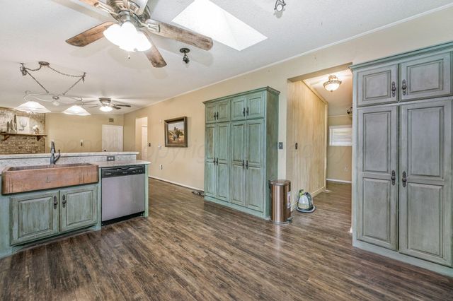 24900 Hix Drive, Canyon, TX 79015