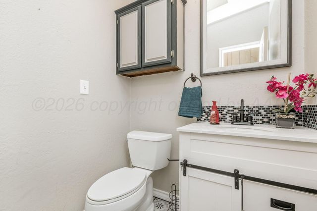 24900 Hix Drive, Canyon, TX 79015