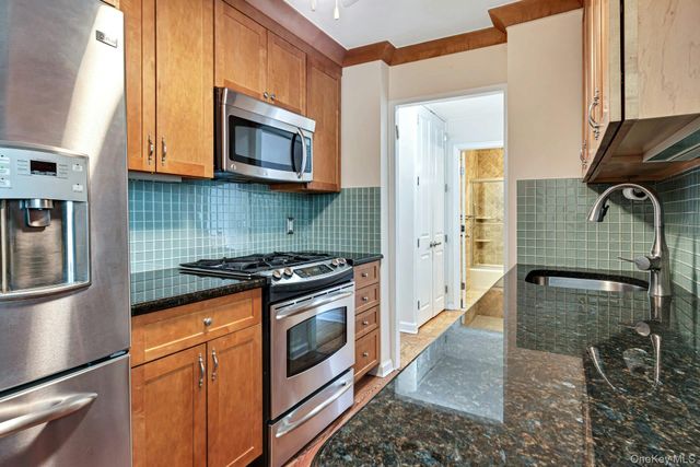 110-11 Queens Boulevard 24L, Forest Hills, NY 11375