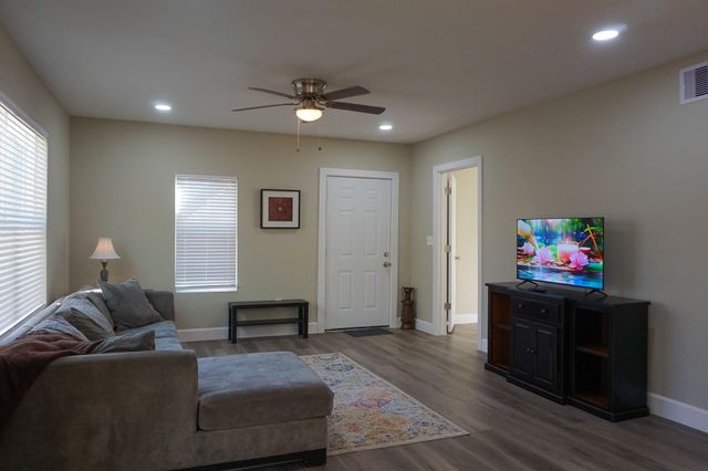 3703 Market Street 1, Houston, TX 77020