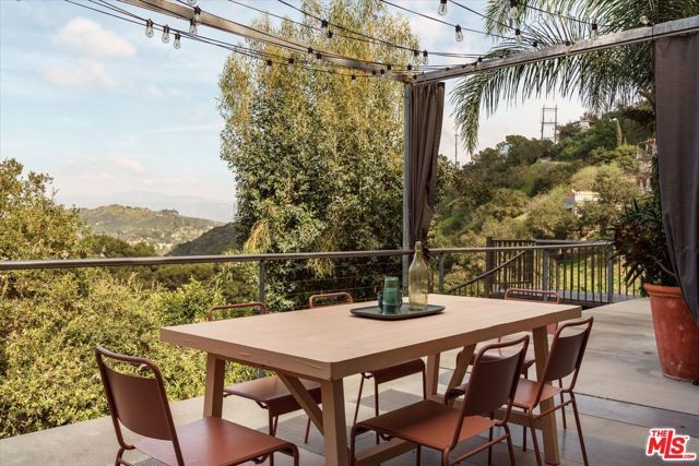 8882 Lookout Mountain Avenue, Los Angeles, CA 90046