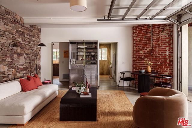 8882 Lookout Mountain Avenue, Los Angeles, CA 90046