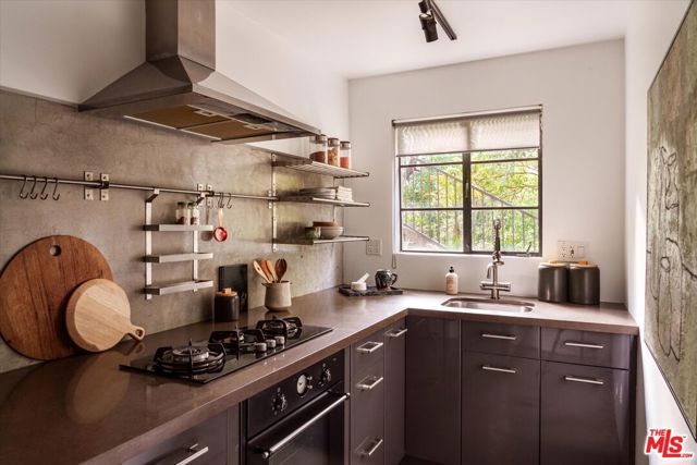 8882 Lookout Mountain Avenue, Los Angeles, CA 90046