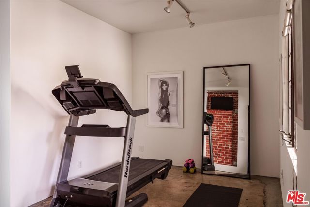 8882 Lookout Mountain Avenue, Los Angeles, CA 90046