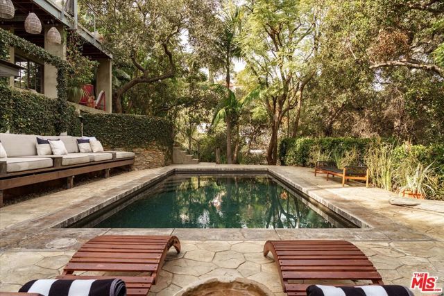 8882 Lookout Mountain Avenue, Los Angeles, CA 90046