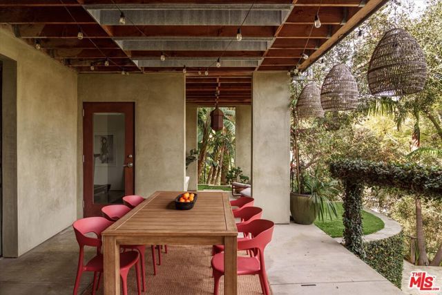 8882 Lookout Mountain Avenue, Los Angeles, CA 90046