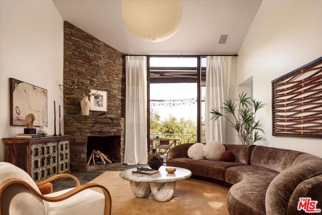 8882 Lookout Mountain Avenue, Los Angeles, CA 90046