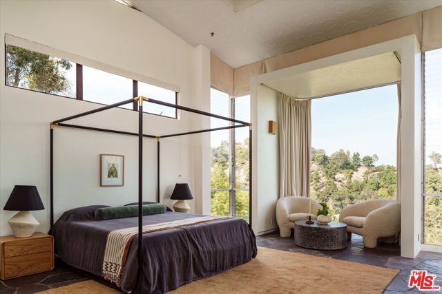 8882 Lookout Mountain Avenue, Los Angeles, CA 90046