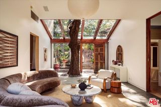 8882 Lookout Mountain Avenue, Los Angeles, CA 90046