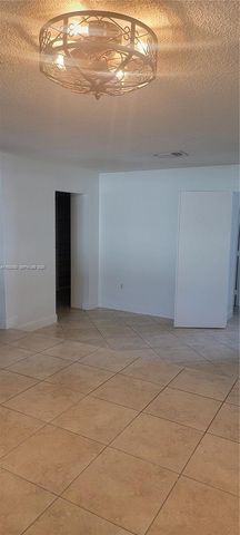 5861 NW 201st Ln, Hialeah, FL 33015