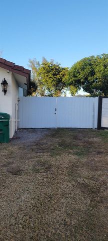 5861 NW 201st Ln, Hialeah, FL 33015