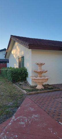 5861 NW 201st Ln, Hialeah, FL 33015