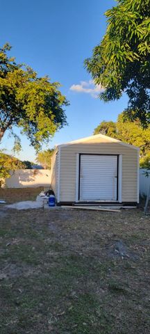 5861 NW 201st Ln, Hialeah, FL 33015