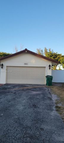 5861 NW 201st Ln, Hialeah, FL 33015