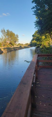 5861 NW 201st Ln, Hialeah, FL 33015