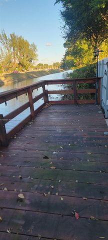 5861 NW 201st Ln, Hialeah, FL 33015