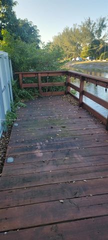 5861 NW 201st Ln, Hialeah, FL 33015