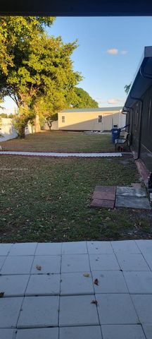 5861 NW 201st Ln, Hialeah, FL 33015